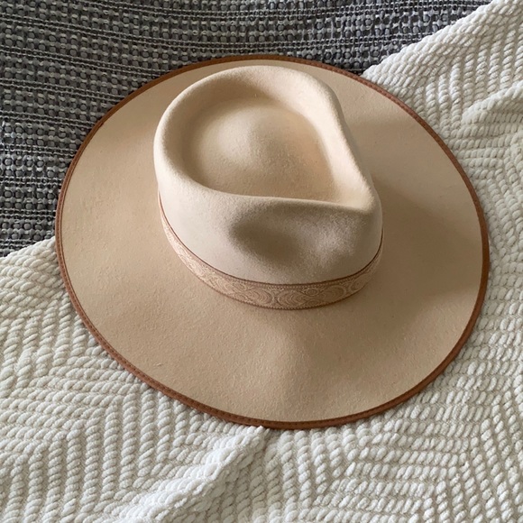 Lack of color ivory rancher